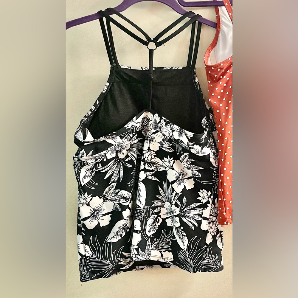 Black and White Floral Tankini Bathing Suit - TOP ONLY!   SIZE 8-10   *Like New*